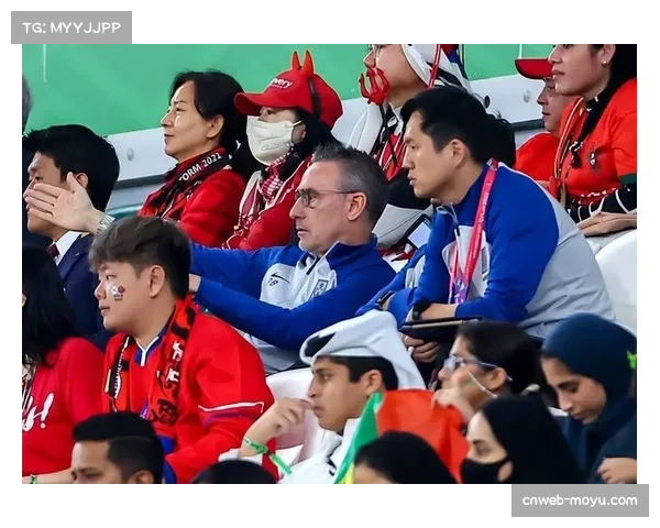 终场哨响，亚特兰大球员庆祝保级成功